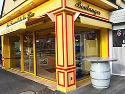Installation de vitrages en boulangerie