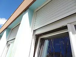 Installation de volets roulants et fenêtres